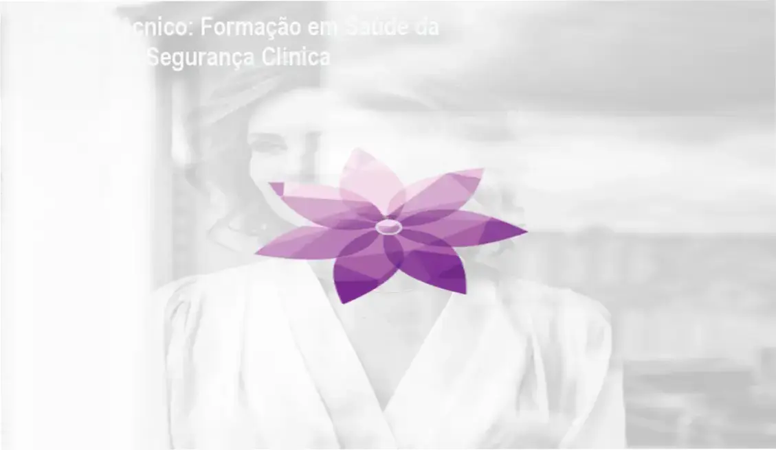 Nutricionista aplicando raciocínio clínico da Formação em Saúde da Mulher de Camila Mercali